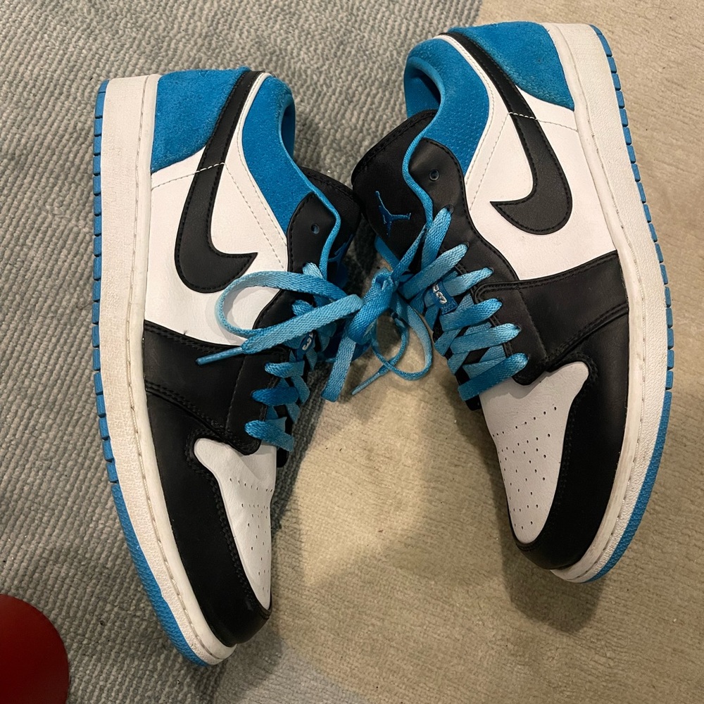 Air Jordan 1 Low SE ‘Laser Blue’